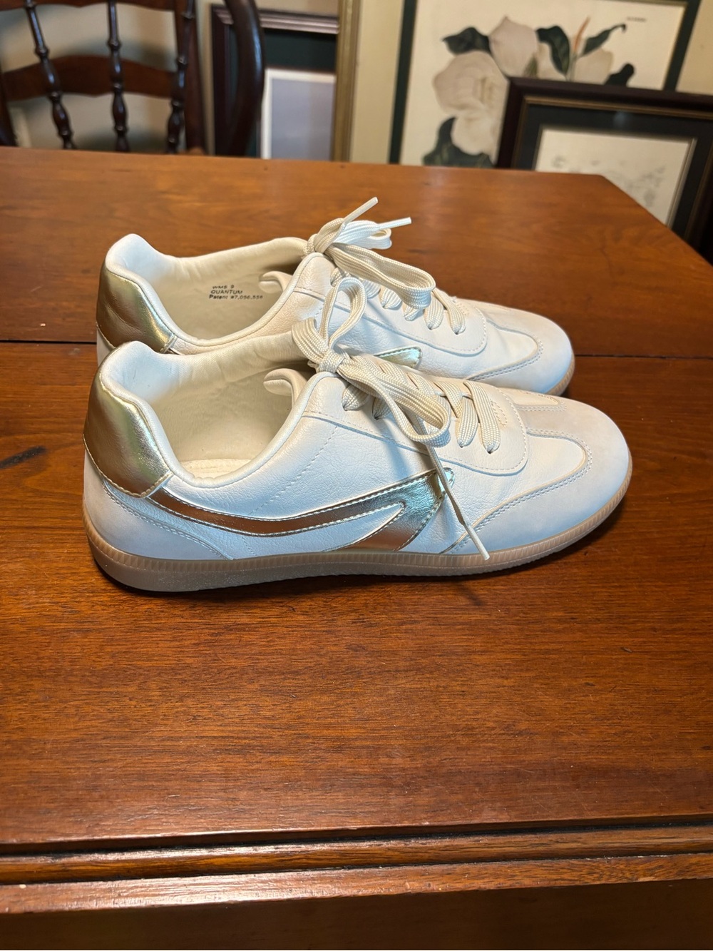 Dolce Vita Women’s Retro Fashion Sneakers White /Gold Size 9 - Picture 8 of 11